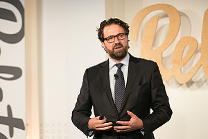 Mikkel Svane (keynote at Relate Live NYC, fin 2015)-300