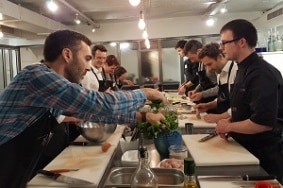 C'est la deuxième fois que Numa propose à sa promotion de start-up de rencontrer des investisseurs via un atelier cuisine.