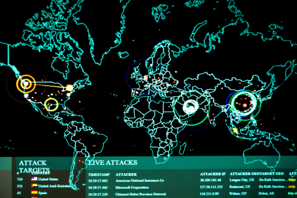 Le 22 février dernier, l’Icann, l’organisme international qui contrôle l’attribution des noms de domaine des sites internet à travers le monde, sonnait l’alarme concernant de nombreuses cyberattaques de DNS (Domain Name System).