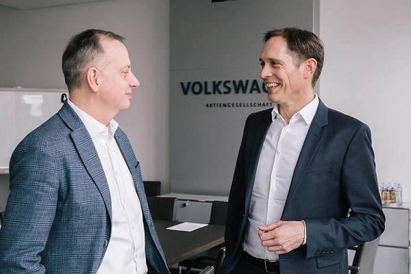 Martin Hofmann, CIO of the Volkswagen Group, and Gerd Walker, Head of Volkswagen Group Production lors de l’annonce le 27 mars 2019.