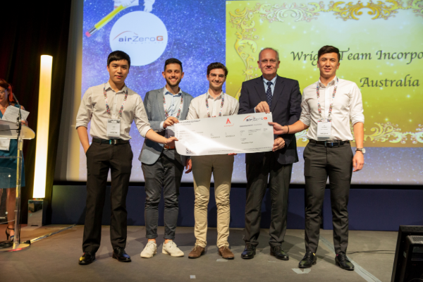 Equipe lauréate du Prix International en 2018 : Wright Technologies, de jeunes Australiens qui ont développé un système d'identification et d'enregistrement sécurisé pour les opérateurs de drones, grâce à un brevet du CNES basé sur les données de Galileo. Grâce à ActInSpace, ils ont pu créer leur start-up / © Aerospace Valley