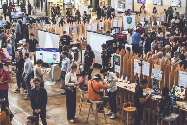 Le festival Futur.e.s (photo) est l’évènement le plus important organisé par Cap Digital. Ouvert à tous les publics, il rassemble entre 15 000 et 20 000 participants chaque année à La Villette, la Manufacture des Gobelins… (DR)