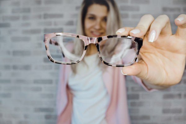 Malheureusement, les systèmes de télémédecine actuels ne sont pas entièrement adaptés au secteur de la vue, ni aux problématiques dépendant des urgences ophtalmologiques. » explique le Dr.Gardea, fondateur d'Eyeneed.