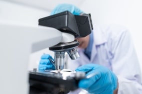 Des entreprises, industriels et acteurs du monde de la recherche se mobilisent pour récolter le plus de données médicales possibles grâce à une nouvelle plateforme : maladiecoronavirus.fr