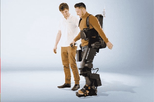 Atalante, première version de l'exosquelette de marche autonome commercialisée par Wandercraft depuis 2019 auprès des hôpitaux de rééducation et de neurologie en Europe et aux USA.