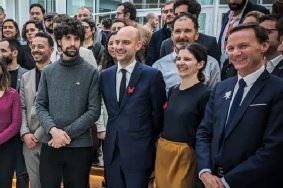 De droite à gauche, Antoine Tesnière, Clara Chappaz et Jean-Noël Barrot, lors de la présentation des promotions le 24 mars 2023 au PariSanté Campus